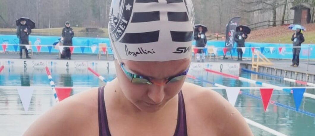 Zoe Ducret, alternante en 2e année à MBS, est sacrée Championne du monde de nage en eau glacée dans deux catégories